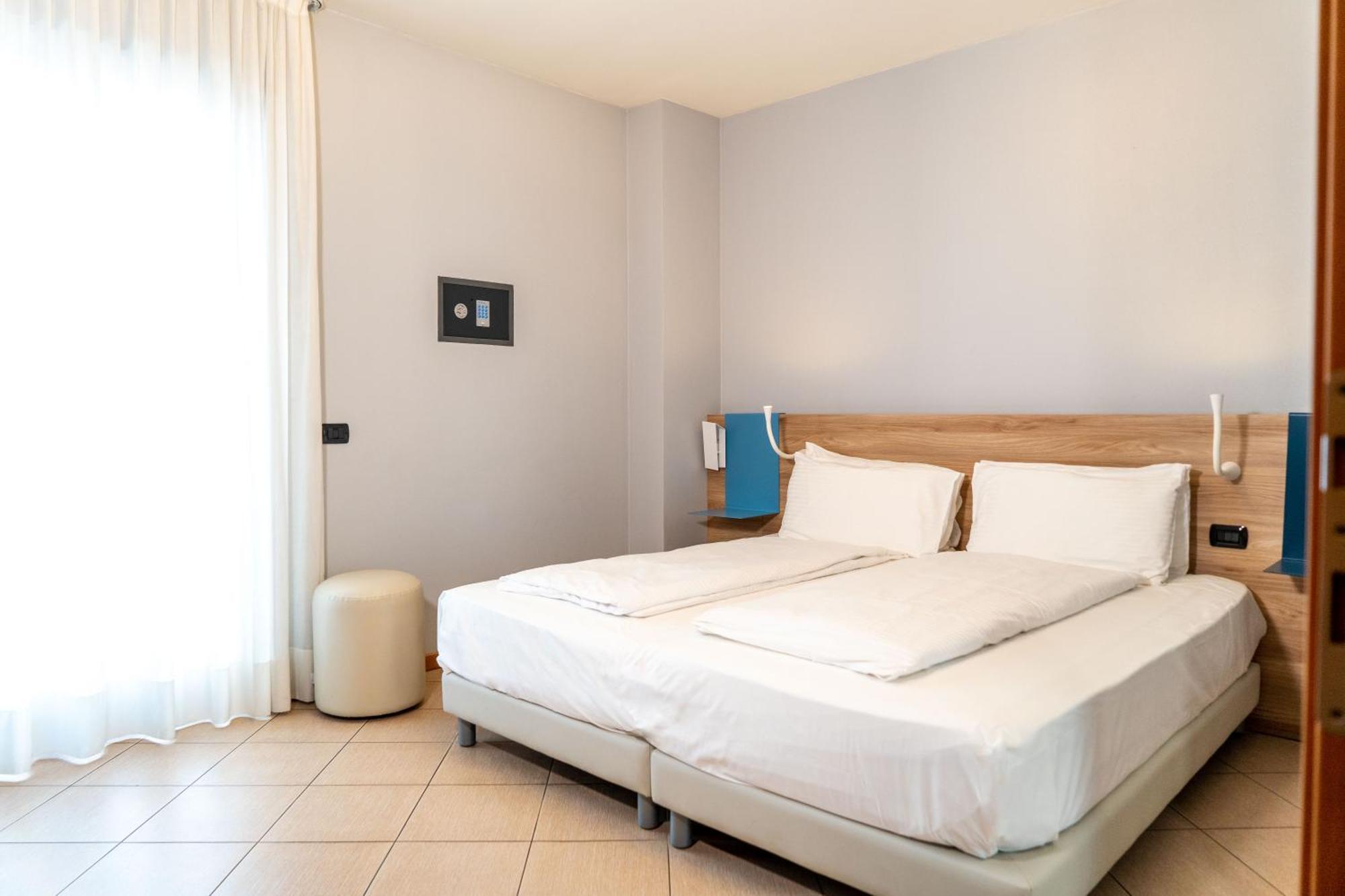 Hatelier Garda Home By Enjoy Garda Hotel Peschiera del Garda Exterior photo
